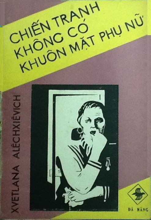 Bìa cuốn War’s unwomanly face (Chiến tranh không có khuôn mặt phụ nữ) ấn bản tiếng Việt  - Ảnh: NGÂN XUYÊN