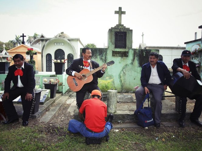 Ban nhạc đánh những giai điệu quen thuộc để tiễn đưa người đã khuất - Ảnh: National Geographic