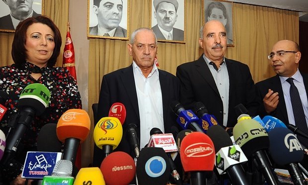 Các thành viên đại diện Bộ tứ Đối thoại quốc gia Tunisia đoạt giải Nobel Hòa bình năm 1015 -  Ảnh: AFP 
