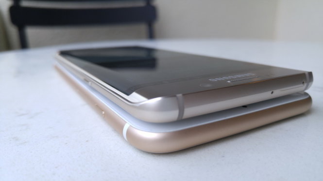 Galaxy S6 Edge+ có màn hình cong tràn hai cạnh bên - Ảnh: Thanh Trực