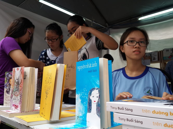 Ngày hội sách giới thiệu những cuốn sách vừa cung cấp tri thức vừa mang giá trị nhân văn đến với giới trẻ - Ảnh: Ngọc Hiển