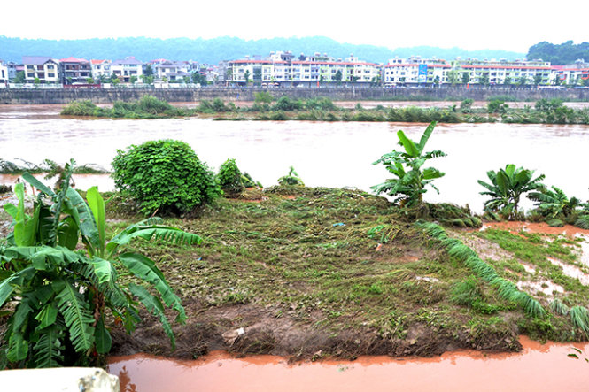 Lũ trên sông Hồng (ở TP Lào Cai) đã rút nhanh - Ảnh: Hồng Thảo