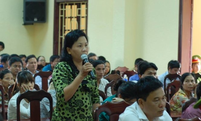 ảnh bà Nguyễn Thị Tính, thân nhân liệt sĩ phát biểu tại tòa