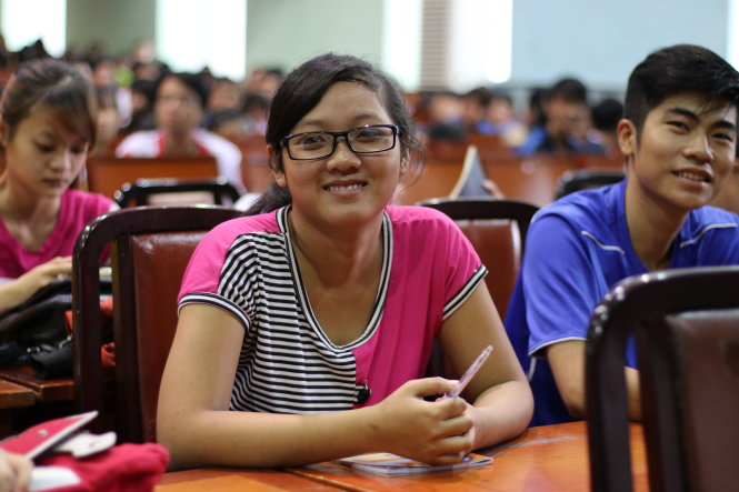 Nụ cười của Hoa trong buổi học đầu tiên khi trở thành tân sinh viên vào sáng 13-10 - Ảnh: N.Hiển