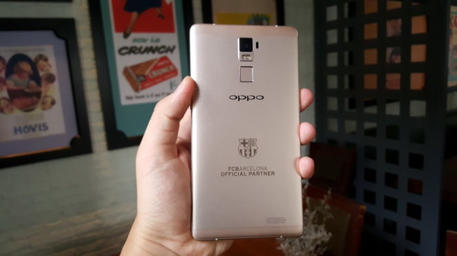 Oppo R7 plus phiên bản Barcelona - Ảnh: T.Trực