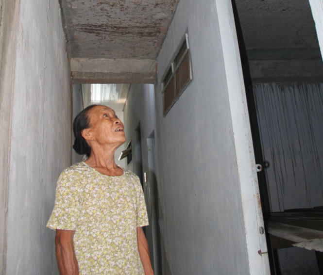 Một ngôi nhà trong khu liền kề làng Vân được làm phòng tránh bão - Ảnh: Trường Trung