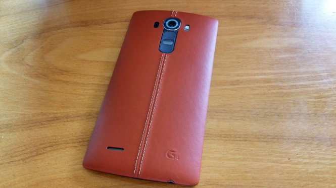 LG G4 phiên bản ốp lưng da thật, smartphone có camera khẩu độ f/1.8 duy nhất hiện nay - Ảnh: T.Trực