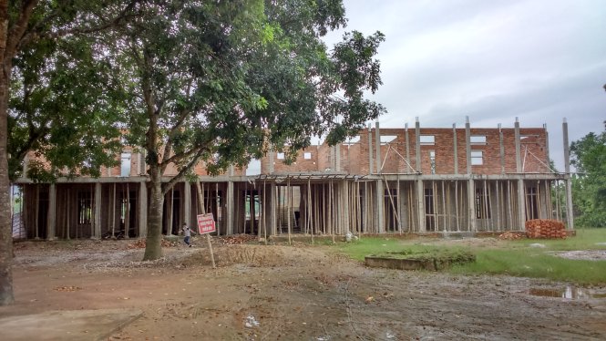 Công trình phòng học chức năng của Trường THCS xã Vân Sơn, huyện Triệu Sơn (Thanh Hóa) đang xây dựng dang dở  - Ảnh: Hà Đồng