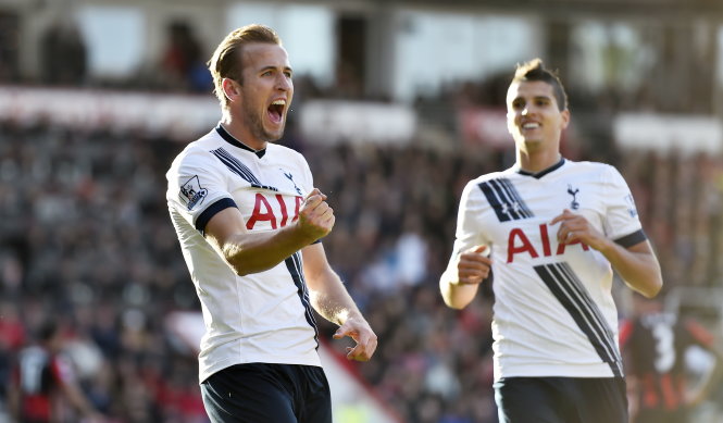 Kane (trái) ăn mừng bàn thắng vào lưới Bournemouth - Ảnh: Reuters