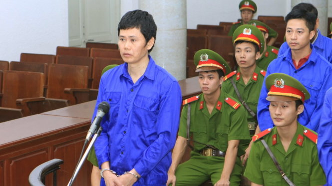 Bị cáo Phạm Hải Bằng (trái) bị đề nghị từ 11-13 năm tù - Ảnh: Doãn Tuấn