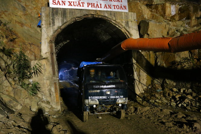 Hầm thủy điện Đạ Dâng - Đạ Chomo trong thời điểm bị sập khiến 12 công nhân mắc kẹt - Ảnh: Mai Vinh