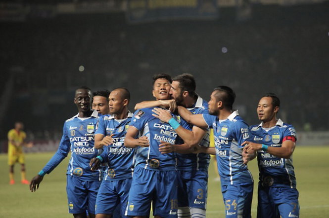 Các cầu thủ Persib Bandung ăn mừng bàn thắng vào lưới đội Các ngôi sao Malaysia - Ảnh: Tempo