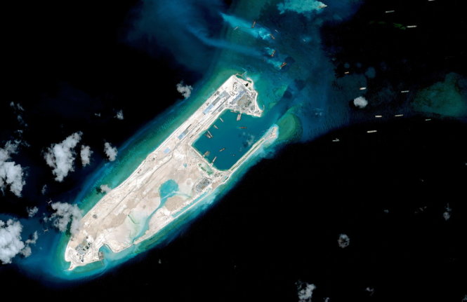 Ảnh chụp từ vệ tinh cho thấy Trung Quốc đã xây dựng đường băng trên bãi Đá Chữ Thập thuộc quần đảo Trường Sa của Việt Nam - Ảnh: CSIS​