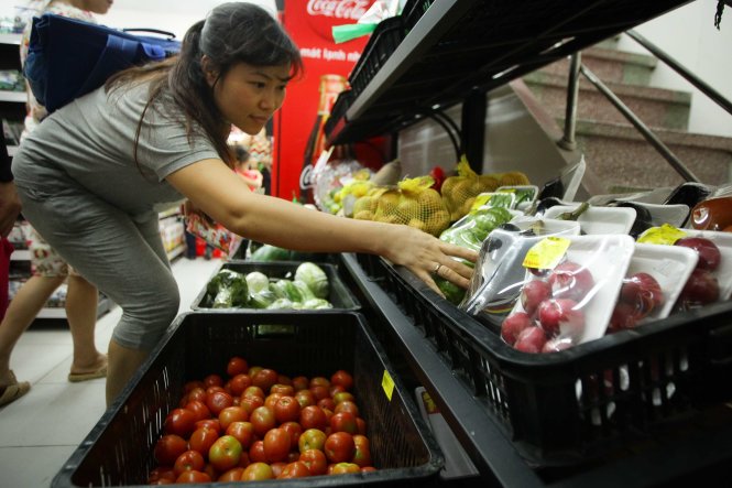 Rau củ quả Đà Lạt được bày bán tại một siêu thị trên phố Thụy Khuê (Hà Nội) - Ảnh: Nguyễn Khánh