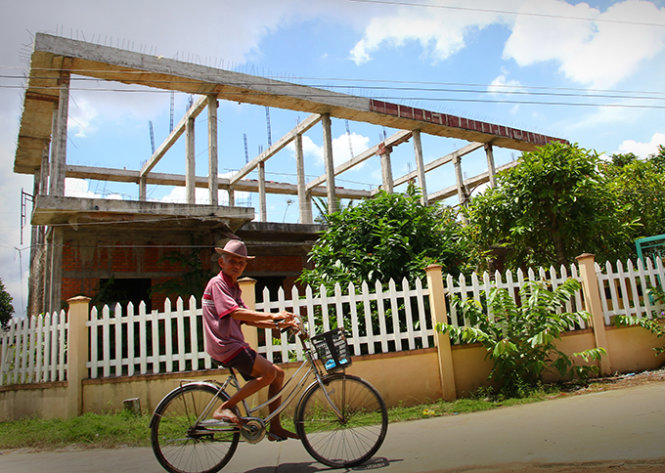 Đang xây dựng thì hết vốn, điểm trường mầm non Tường Thắng A ở xã Vĩnh Thanh (Phước Long, Bạc Liêu) bị bỏ phế gây lãng phí - Ảnh: Chí Quốc