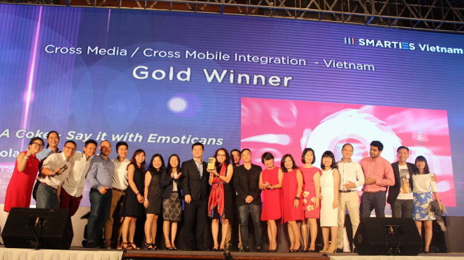 Giải Vàng hạng mục Cross Mobile - Cross Media Intergration