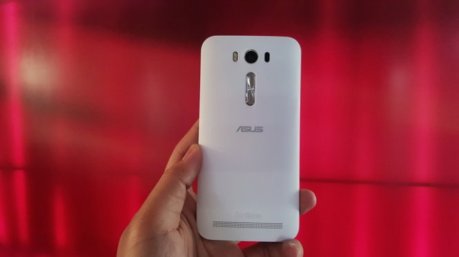 Mặt lưng Asus Zenfone 2 Laser - Ảnh: T.Trực