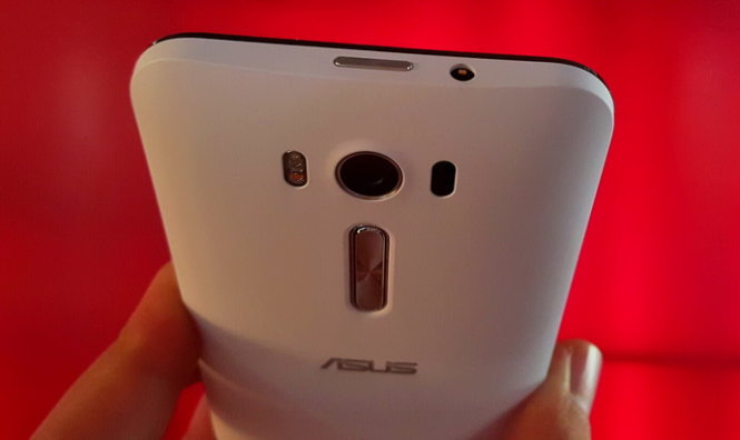 Asus Zenfone 2 Laser tập trung vào camera 13MP với các tính năng chụp thông minh - Ảnh: T.Trực