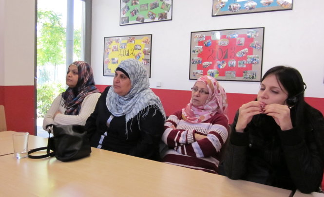 Phụ nữ Hồi giáo sinh hoạt tại một trung tâm giúp người nhập cư hòa nhập tại thủ đô Berlin (Đức) - Ảnh: D.B.
