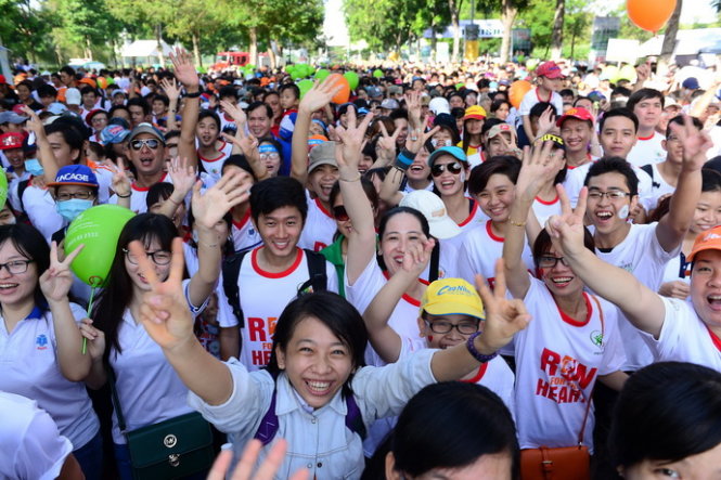 Tinh thần hào hứng của các bạn trẻ tham dự chạy gây quỹ - Ảnh: Quang Định