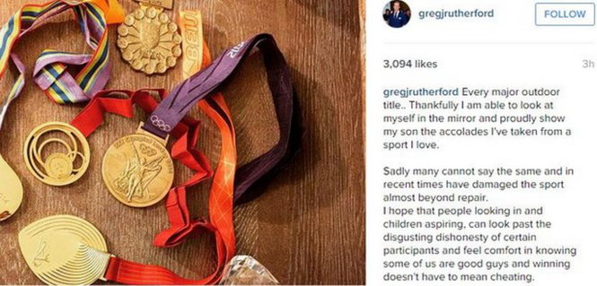 VĐV nhảy xa người Anh Greg Rutherford đăng tải trên mạng xã hội Instagram bức ảnh chụp những tấm huy chương cùng dòng bình luận là vẫn có những VĐV giành huy chương bằng mồ hôi đích thực  - Ảnh: BBC