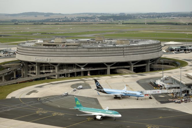 American Airlines hoãn bay đến Pháp mặc dù sân bay Charles de Gaulle vẫn mở cửa. Ảnh: Reuters