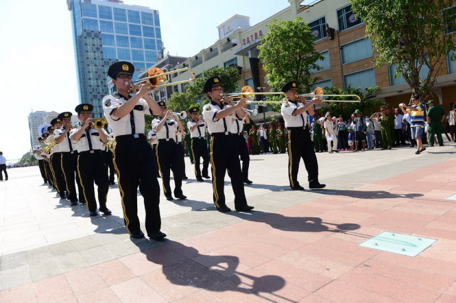 Đoàn nhạc cảnh sát Tokyo biểu diễn tại nhạc hội cảnh sát thế giới lần thứ 20 tại TP.HCM sáng 14-11 - Ảnh: Quang Định