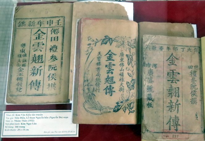 Ba bản Kiều cổ của Thư viện Khoa học tổng hợp đang được trưng bày tại Tuần lễ triển lãm kỷ niệm Nguyễn Du ở TP.HCM - Ảnh: L.Điền