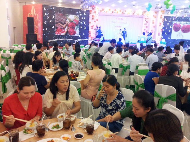 Một đám cưới ở Tiền Giang mời khai tiệc 11g30 đã diễn ra đúng giờ - Ảnh: Nguyễn Công Thành