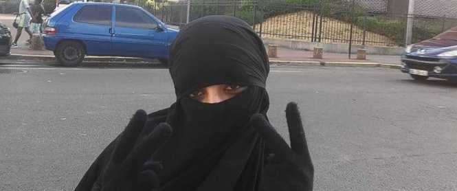 Hasna Aitboulahcen, em học của Abaaoud, nữ khủng bố duy nhất trong cuộc tấn công - Ảnh: ABC News