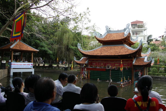 Thủy đình mới của bảo tàng dân tộc học được xây cất mô phỏng theo kiến trúc thủy đình chùa Thầy - Ảnh: Đức Triết.