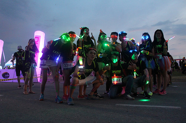 Các bạn trẻ hào hứng với đường đua Prisma the night run - Ảnh: D.Nguyễn