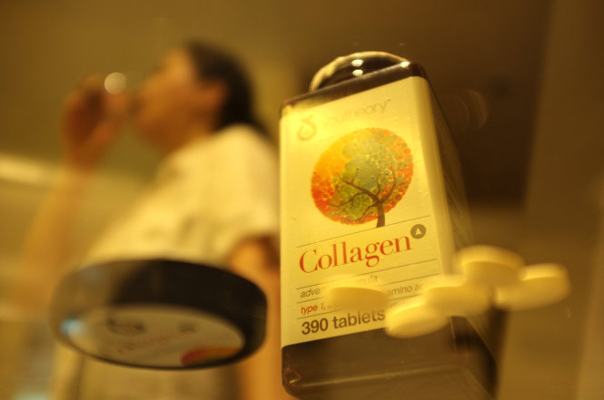 Nhiều người tự dùng collagen để chống lão hóa hỗ trợ xương khớp - Ảnh: Hoài Linh