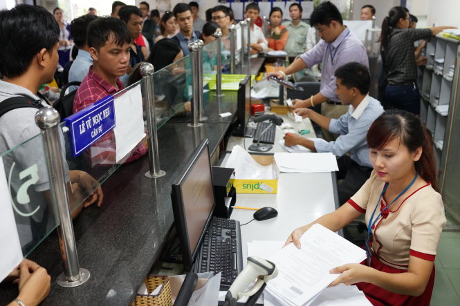 Người dân, đại diện doanh nghiệp đăng ký kinh doanh tại Sở Kế hoạch - đầu tư TP.HCM - Ảnh: Thuận Thắng