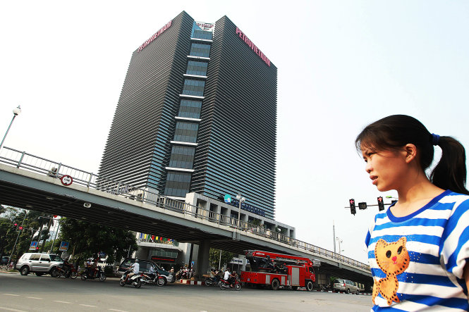 Tập đoàn Dầu khí quốc gia VN (PVN) là một trong những doanh nghiệp nhà nước có số nợ lớn từ các ngân hàng, tổ chức tín dụng với hơn 174.000 tỉ đồng. Trong ảnh: trụ sở của PVN tại Hà Nội  - Ảnh: Nguyễn Khánh