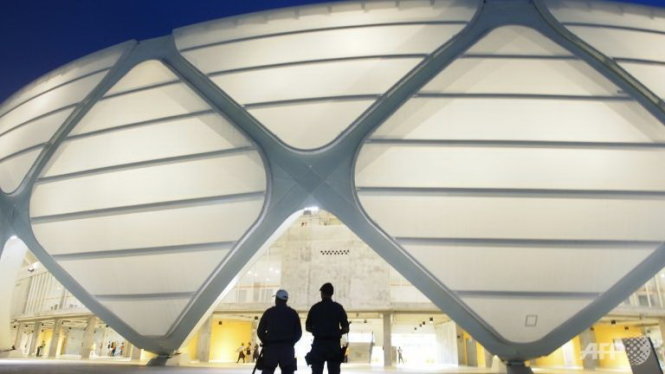Cảnh sát đứng gác bên ngoài sân vận động Amazonia Arena vốn là nơi sẽ diễn ra các sự kiện thể thao trong suốt Olympic Rio 2016 Ảnh: AFP