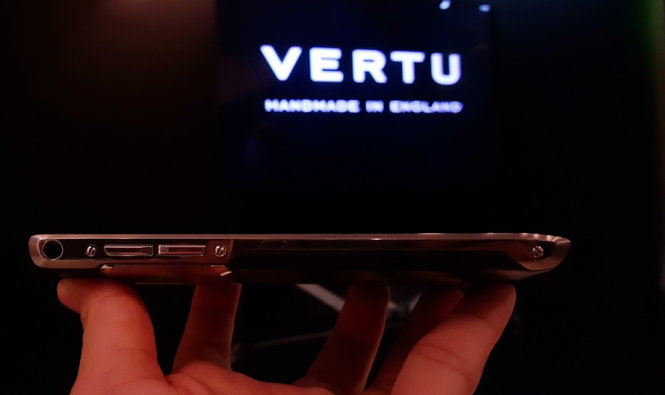 Vertu New Signature Touch - Ảnh: T.Trực