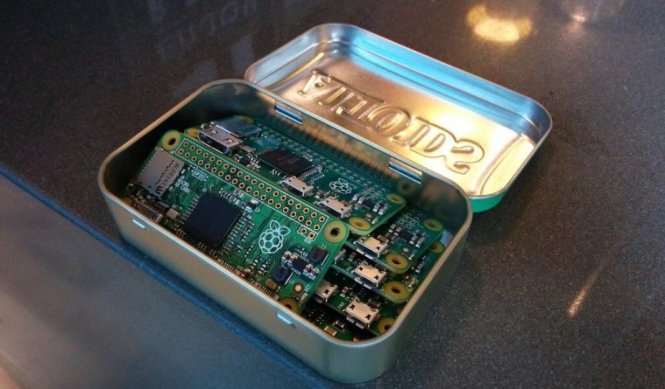 Sáu bo mạch máy tính siêu nhỏ Raspberry Pi Zero nằm gọn trong một hộp kẹo - Ảnh: Raspberry Pi