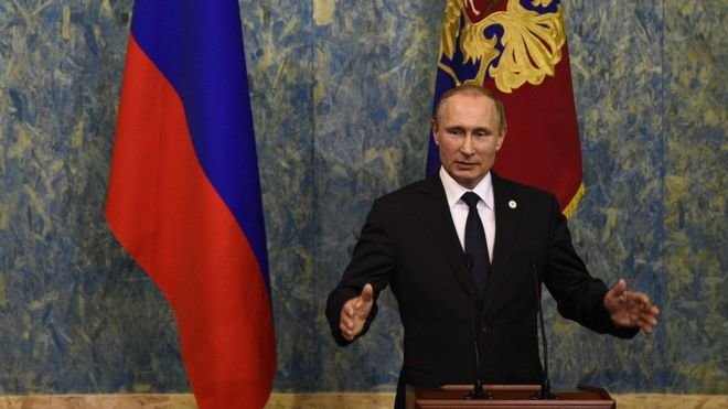Ông Putin đưa ra tuyên bố bên lề Hội nghị thượng đỉnh khí hậu tại Paris (AFP)