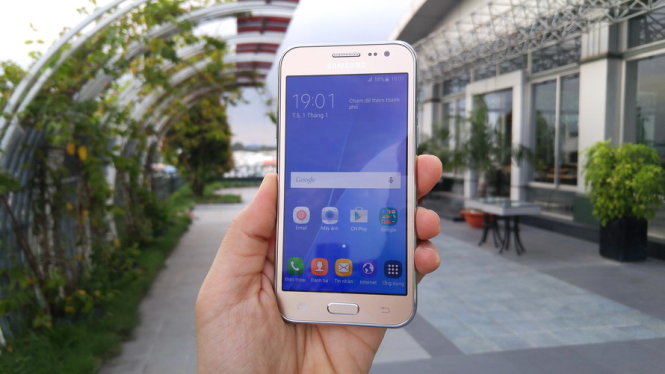 Samsung Galaxy J2 - Ảnh: Phong Vân