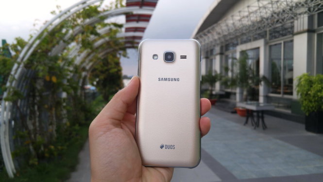 Samsung Galaxy J2 - Ảnh: Phong Vân