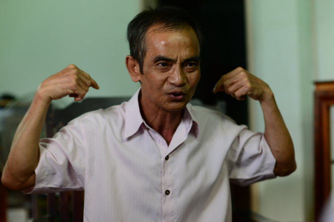 Ông Huỳnh Văn Nén kể lại quá trình bị tù oan - Ảnh: Quang Định