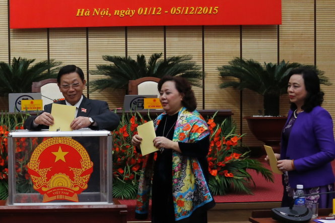 Các đại biểu HĐND thành phố Hà Nội bỏ phiếu bầu Chủ tịch UBND thành phố Hà Nội sáng 4-12