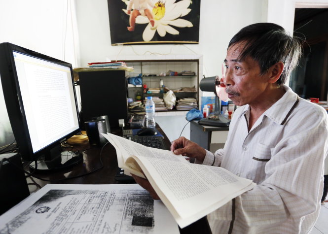 Để tra cứu, lưu trữ tài liệu phục vụ riêng cho việc kêu oan, ông Nguyễn Thận đã mua một máy tính cũ - Ảnh: Hoàng Điệp