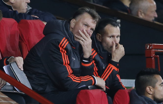 HLV Van Gaal sẽ giúp M.U vượt khó? - Ảnh: Reuters