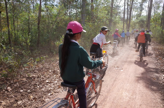 Di chuyển 6km trong rừng bằng xe đạp để trực tiếp ngắm nhìn cảnh vật