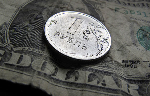 Đồng tiền của Nga đang mất giá kỷ lục - Ảnh: TASS