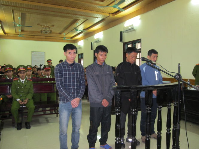 Các bị cáo tại phiên xử - Ảnh: Hồ Văn