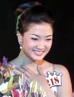 Nguyễn Thị Huyền đoạt vương miện hoa hậu VN 2004 - Tuổi Trẻ Online