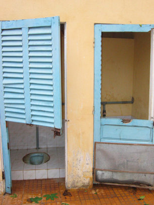 Nhà vệ sinh cổ đại: Khám phá những bí ẩn về những ngôi nhà vệ sinh cổ đại tại Việt Nam, ngôi nhà vệ sinh của những người xưa chứa đựng những điều gì? Điểm đến lý tưởng cho những ai đam mê khảo cổ học và lịch sử, những ngôi nhà vệ sinh này sẽ khiến bạn bị cuốn hút ngay từ cái nhìn đầu tiên.
